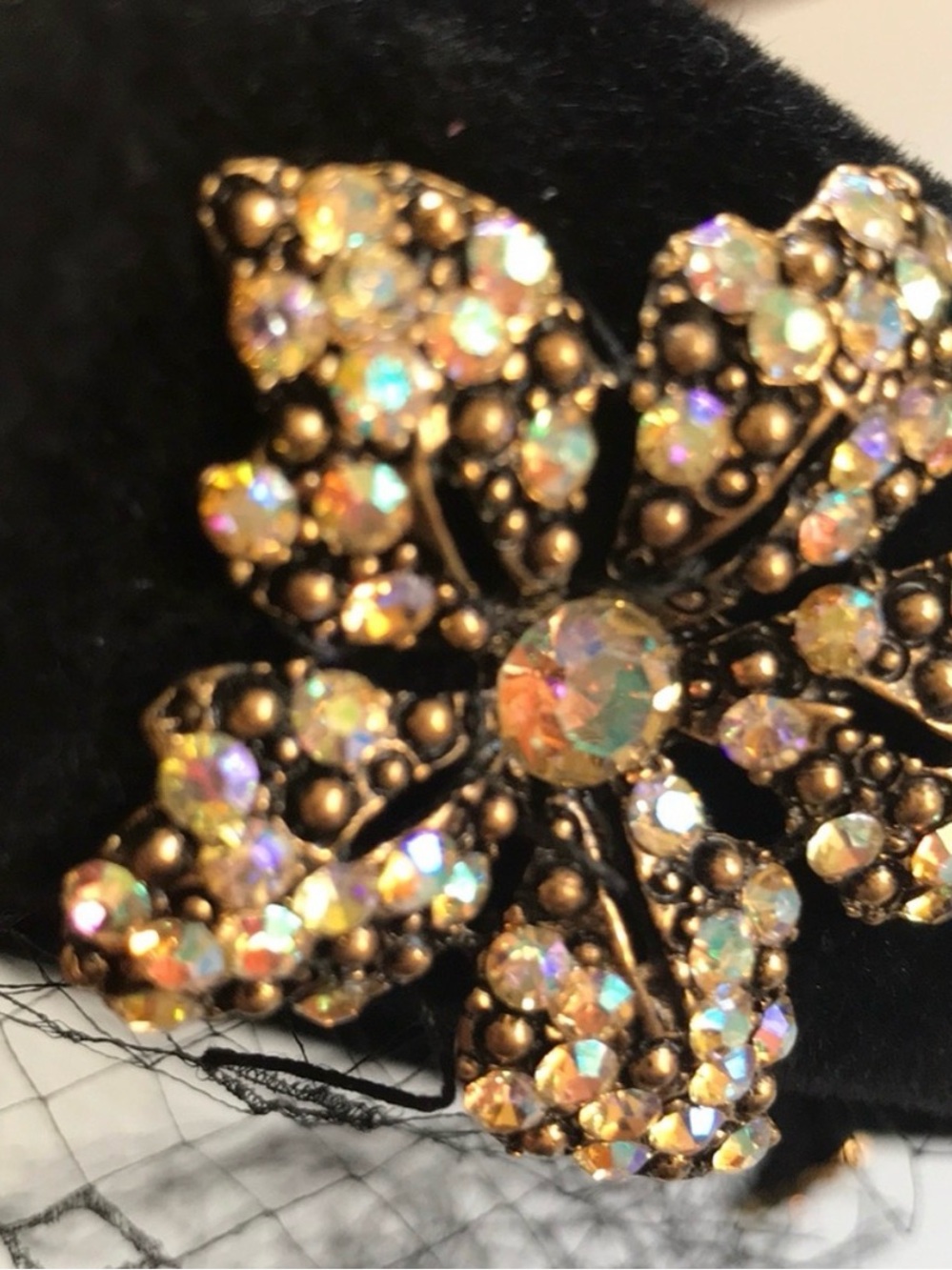 1950s Black Velvet Beret with Gold Crystal Floral Brooch - Picture 7 of 8